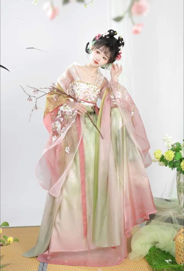 Vintage Cheongsam:Unveiling the Timeless Charm of Traditional Chinese Clothing Vintage Cheongsam:Unveiling the Timeless Charm of Traditional Chinese Clothing