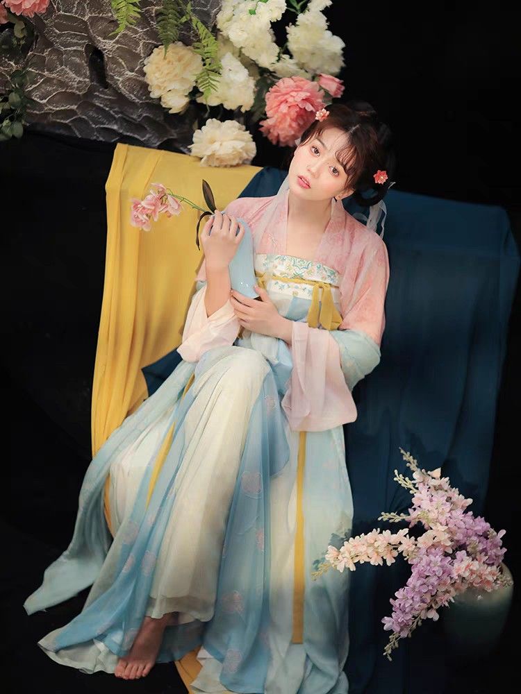 Sitao Jingtians Cheongsam Embroidery:A Closer Look into the Splendid Details Sitao Jingtians Cheongsam Embroidery:A Closer Look into the Splendid Details