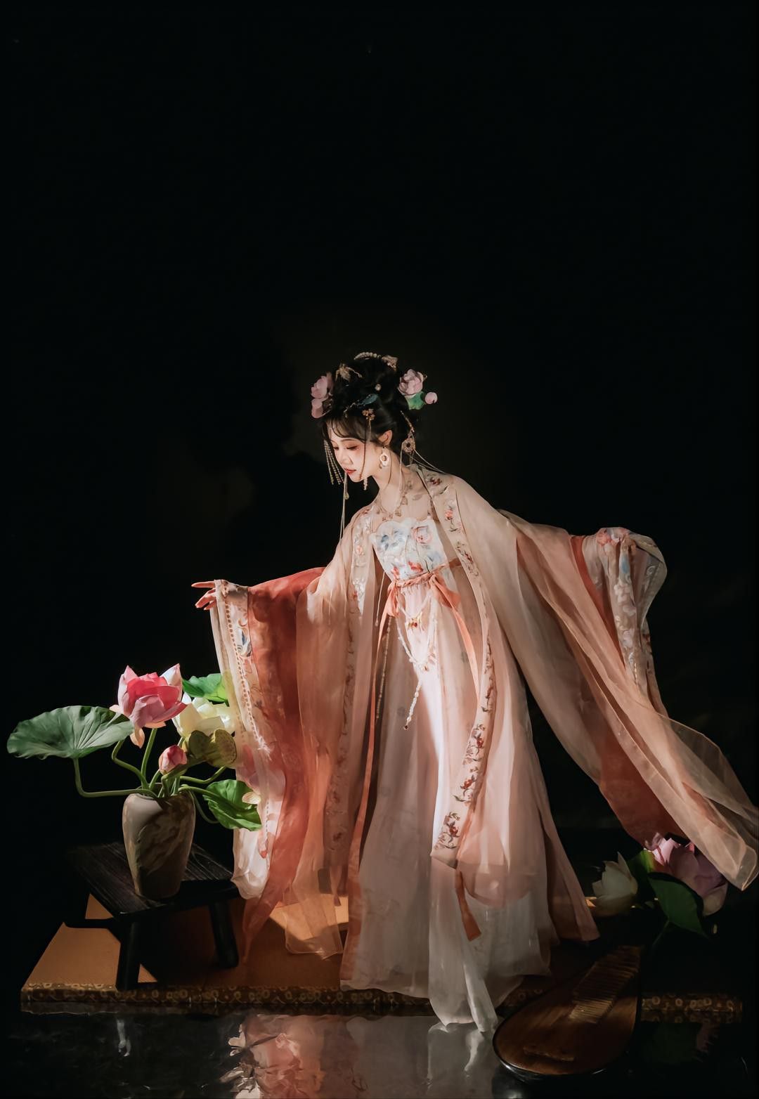 Flower Festival Chronicle:The Authentic Journey of Hanfu Fashion Flower Festival Chronicle:The Authentic Journey of Hanfu Fashion