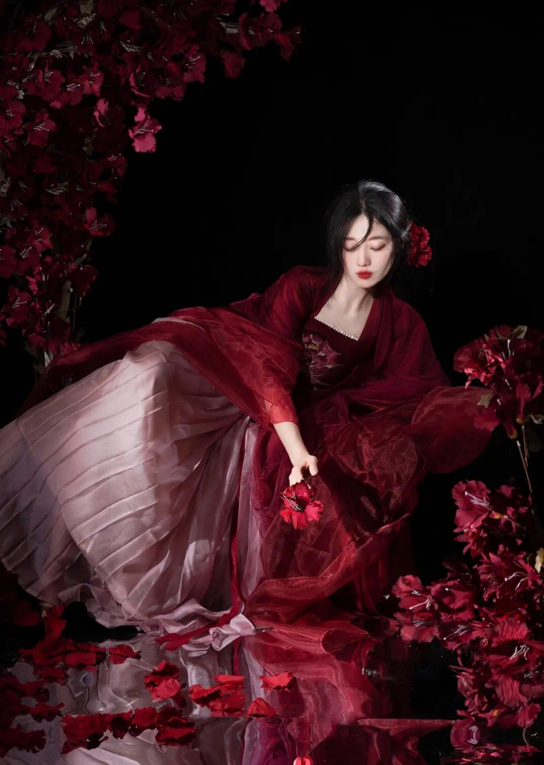 Embracing Modernity in Traditional Cheongsam:Innovations in Silk and Youthful Appeal Embracing Modernity in Traditional Cheongsam:Innovations in Silk and Youthful Appeal