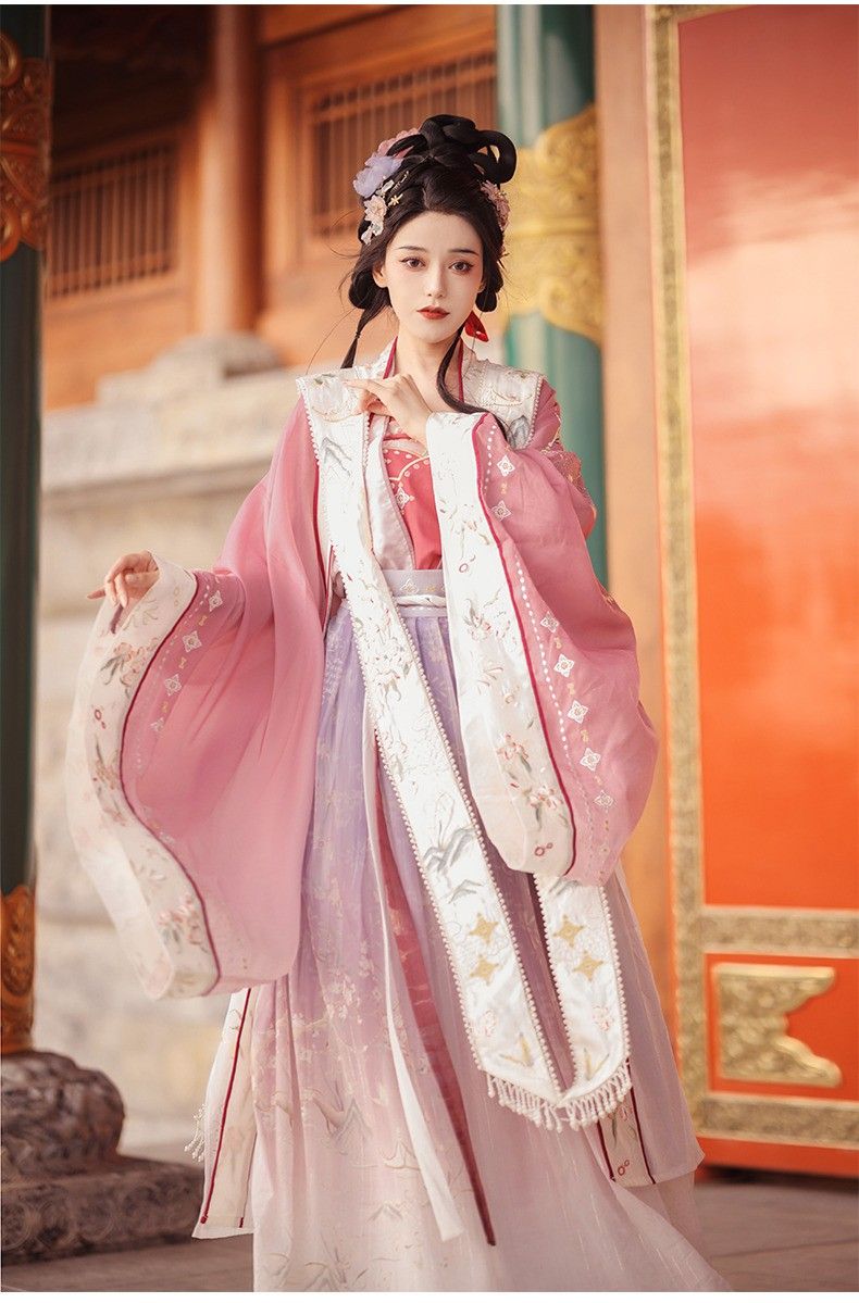 Elegance Reimagined:The Revival of Hanfu and Tang Costumes for Women Elegance Reimagined:The Revival of Hanfu and Tang Costumes for Women