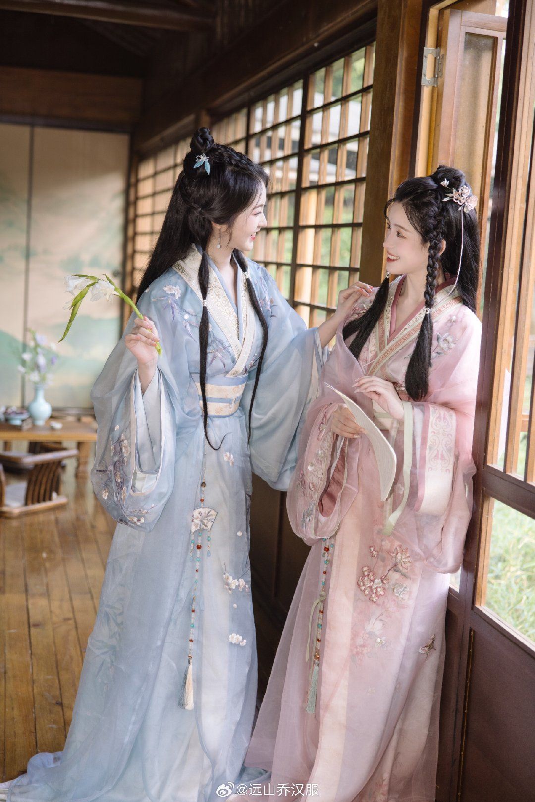 Everyday Wearability of Hanfu:The Modern Revival of Traditional Chinese Fashion Everyday Wearability of Hanfu:The Modern Revival of Traditional Chinese Fashion