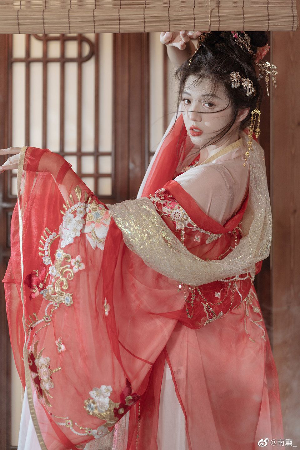 Hanfu Hair Accessories for Children:A Guide to Girls Hair Balls with Traditional Elements Hanfu Hair Accessories for Children:A Guide to Girls Hair Balls with Traditional Elements