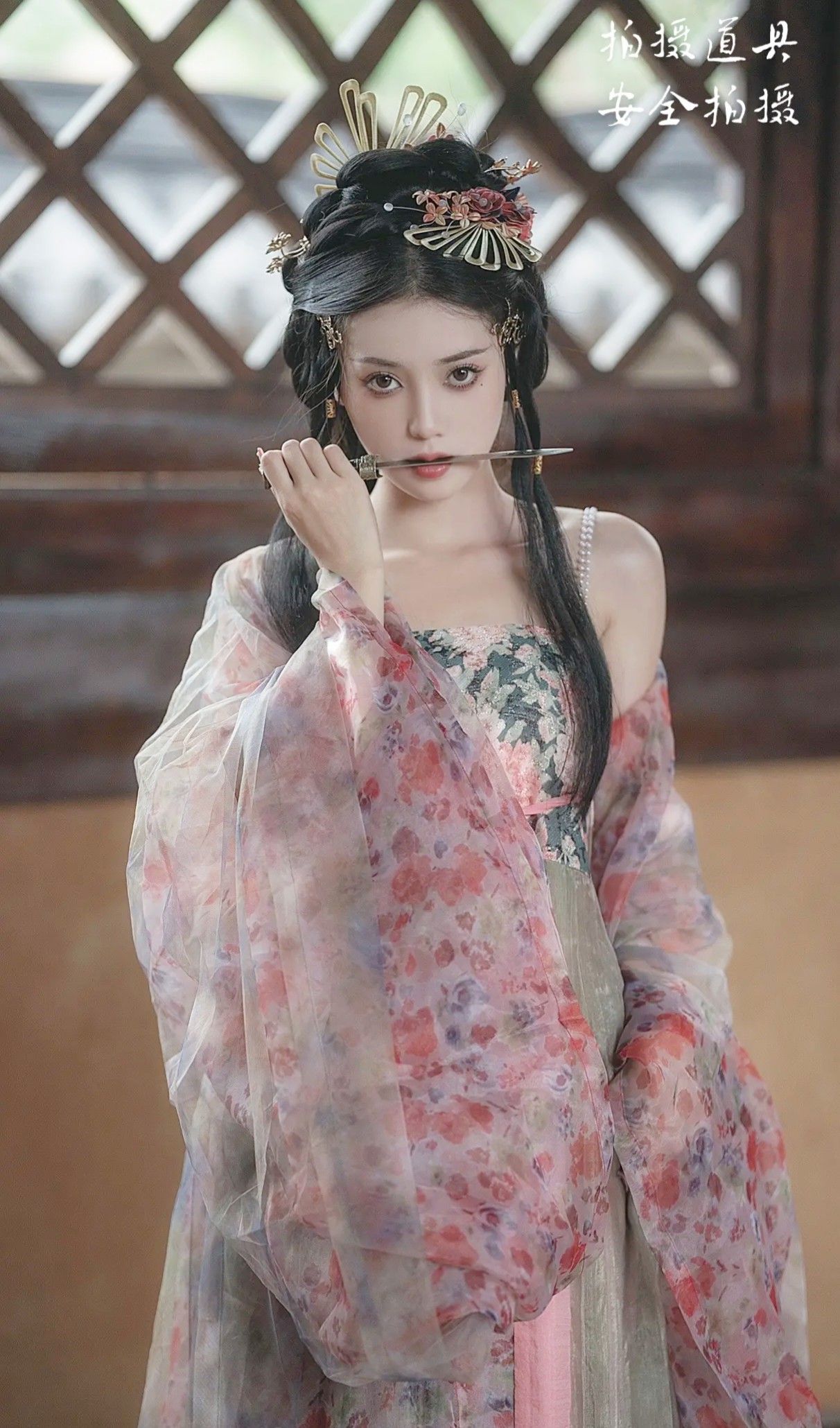 Winter and Autumn Chinese New Year Celebration:A Girls Cheongsam for the Familys Blessings Winter and Autumn Chinese New Year Celebration:A Girls Cheongsam for the Familys Blessings