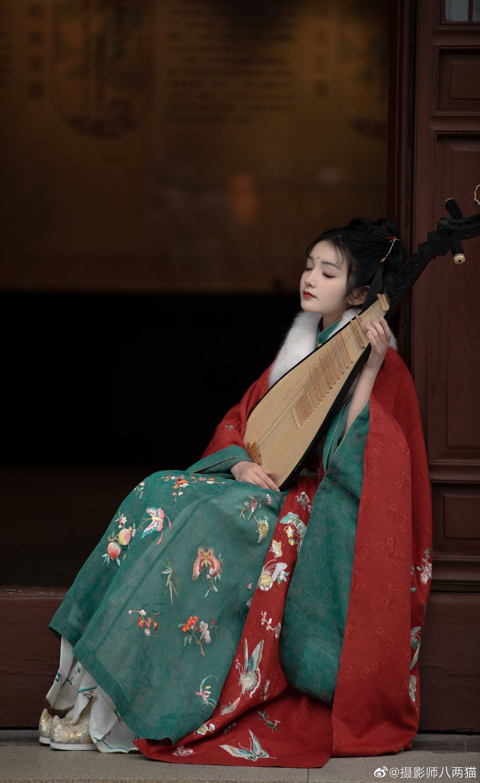 Embracing Traditional Elegance:The Sleeveless Cheongsam Blouse for Women Embracing Traditional Elegance:The Sleeveless Cheongsam Blouse for Women