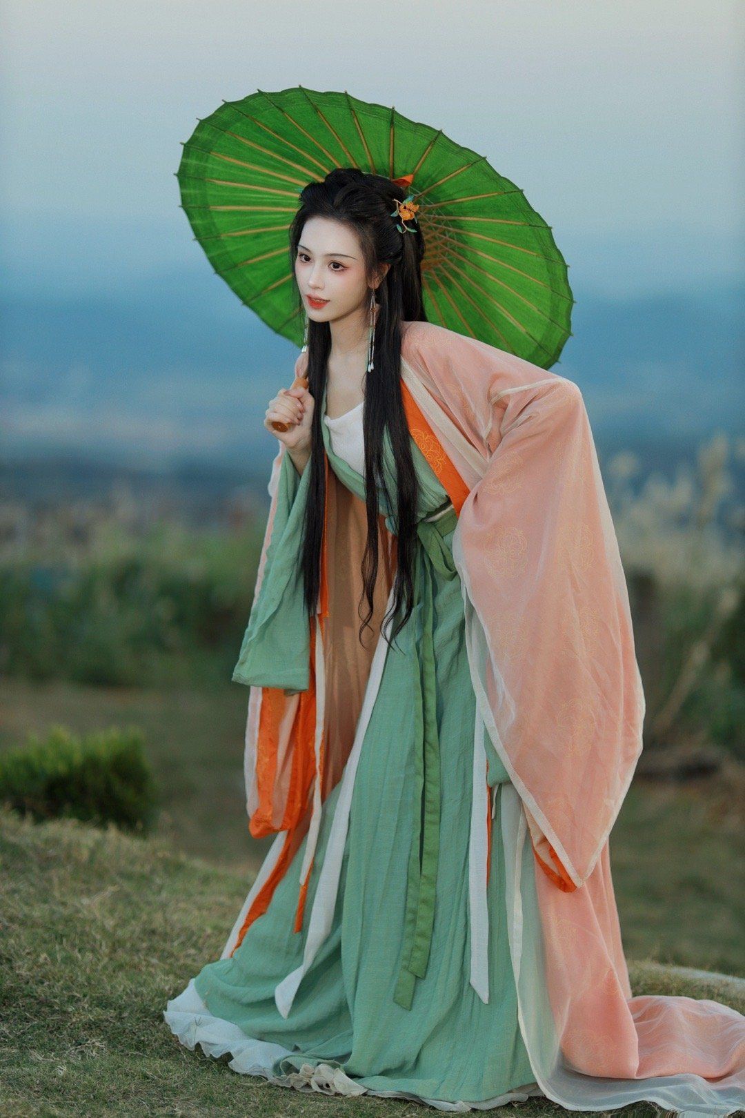Jacky Chens Tang-Style Costume:A Closer Look into its Origin and Style Jacky Chens Tang-Style Costume:A Closer Look into its Origin and Style