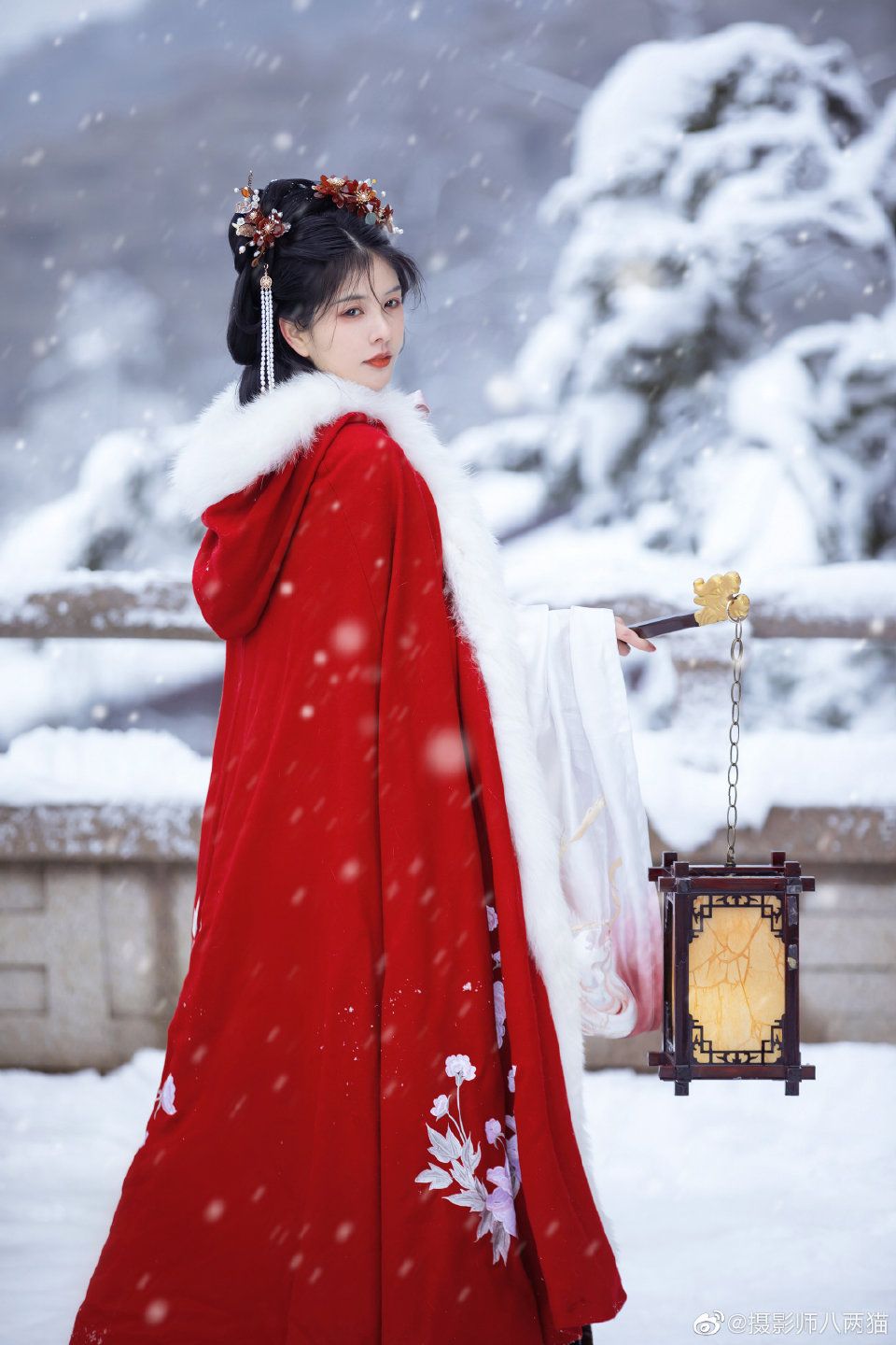 The Red Cheongsam:A Symbol of Elegance at Chinese Weddings The Red Cheongsam:A Symbol of Elegance at Chinese Weddings