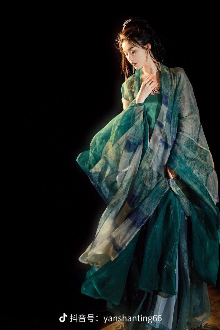 Red Ancient-Style Hanfu Dance:Embracing the Essence of Chinese Heritage Red Ancient-Style Hanfu Dance:Embracing the Essence of Chinese Heritage