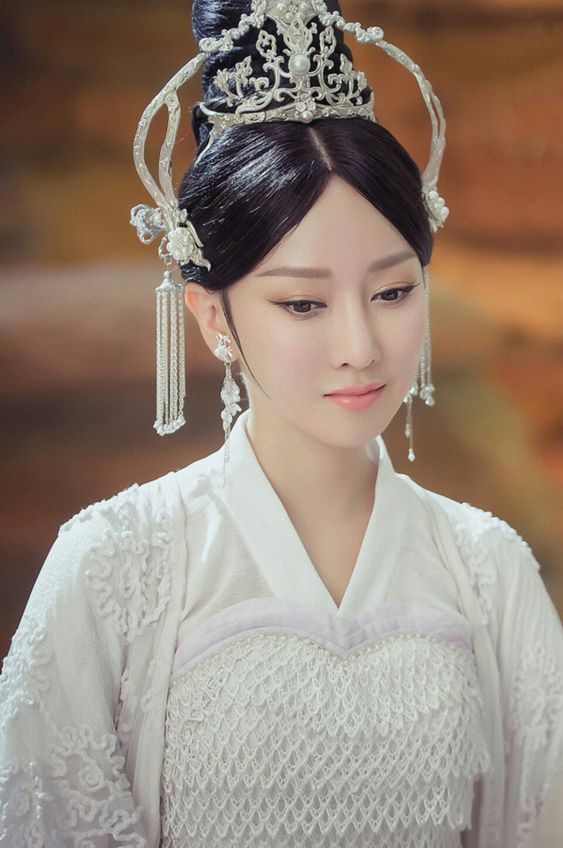 The Rise of Traditional Chinese Cheongsam in Student Fashion:The Story of Modern Qipao The Rise of Traditional Chinese Cheongsam in Student Fashion:The Story of Modern Qipao