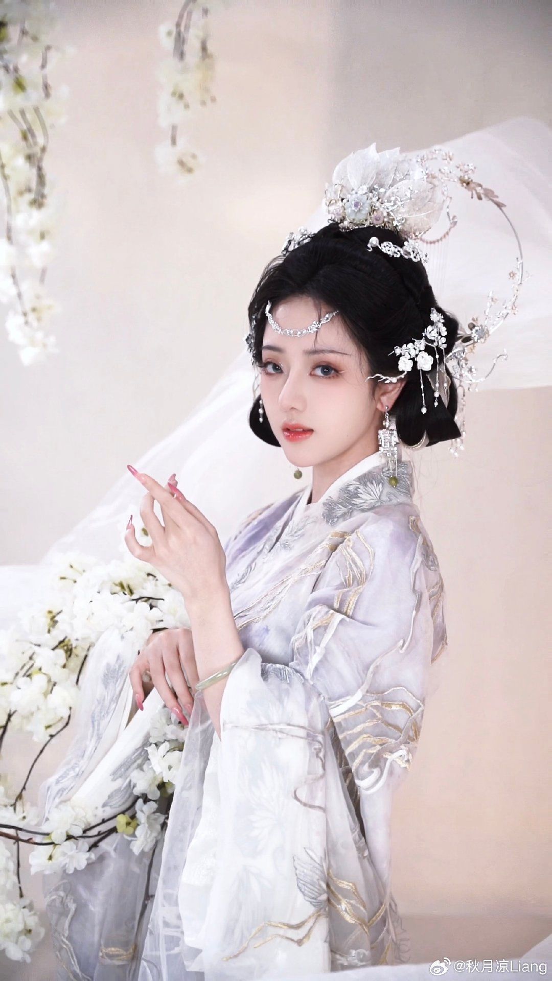 Ancient-Style Cheongsam Dress for Little Girls:A Peek into Traditional Chinese Fashion Ancient-Style Cheongsam Dress for Little Girls:A Peek into Traditional Chinese Fashion