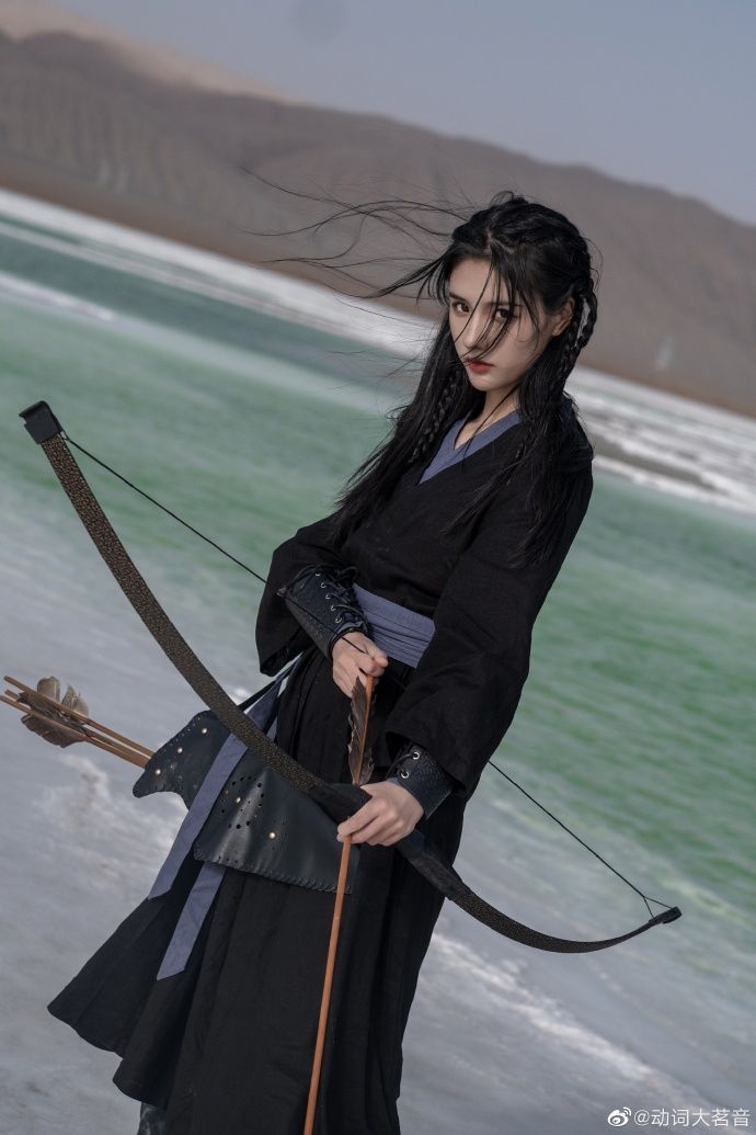 Winter-Fall Children’s Performance in Traditional Hanfu Costumes:A Blend of Tradition and Fashion Winter-Fall Children’s Performance in Traditional Hanfu Costumes:A Blend of Tradition and Fashion