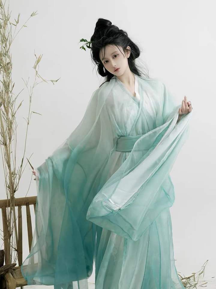 The Splendor of Hanfu:A Girls Ruqun Tradition The Splendor of Hanfu:A Girls Ruqun Tradition