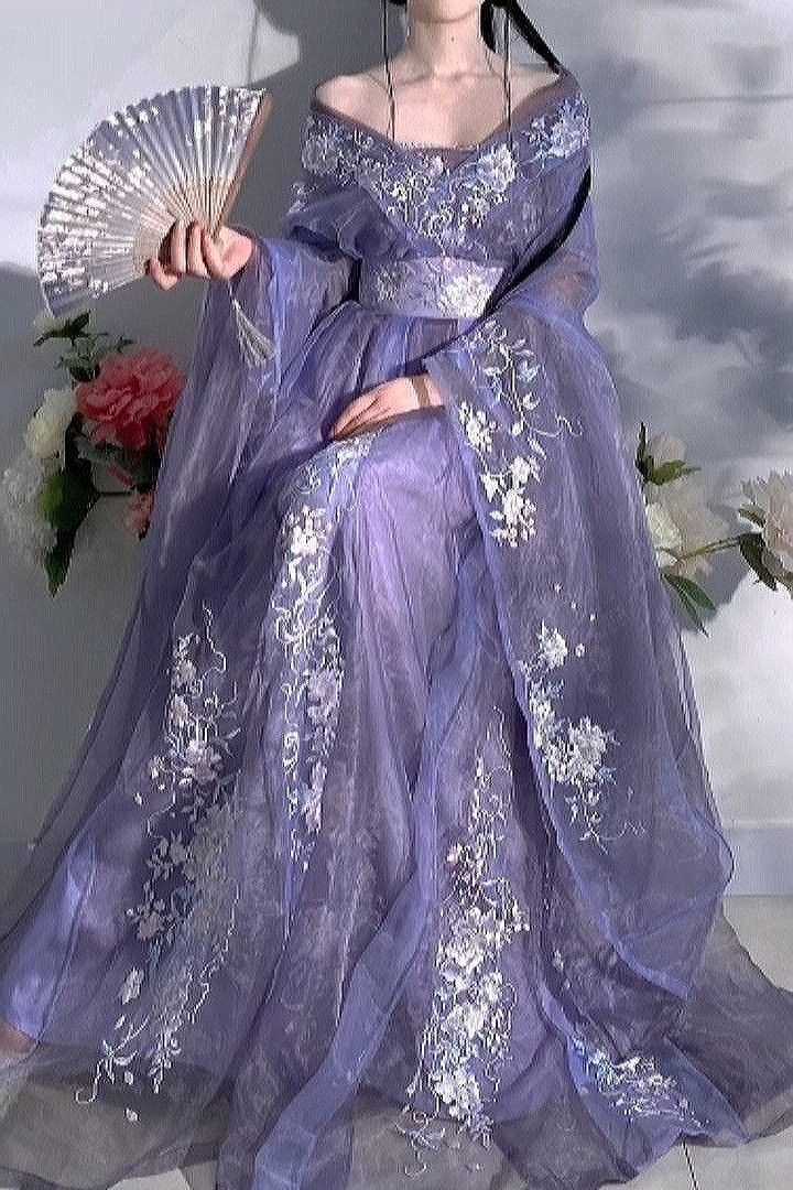 The Three-Piece Set of Qing-Style Hanfu Traditional Chinese Clothing The Three-Piece Set of Qing-Style Hanfu Traditional Chinese Clothing