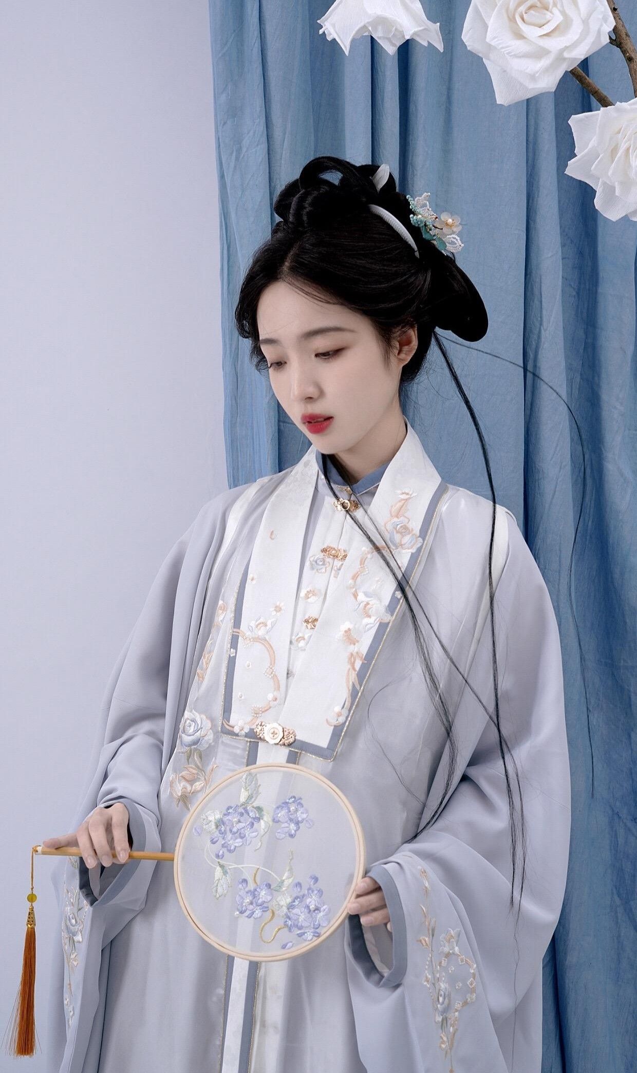 Child-Sized Wigs and Hanfu Costumes:A Blend of Tradition and Modernity Child-Sized Wigs and Hanfu Costumes:A Blend of Tradition and Modernity