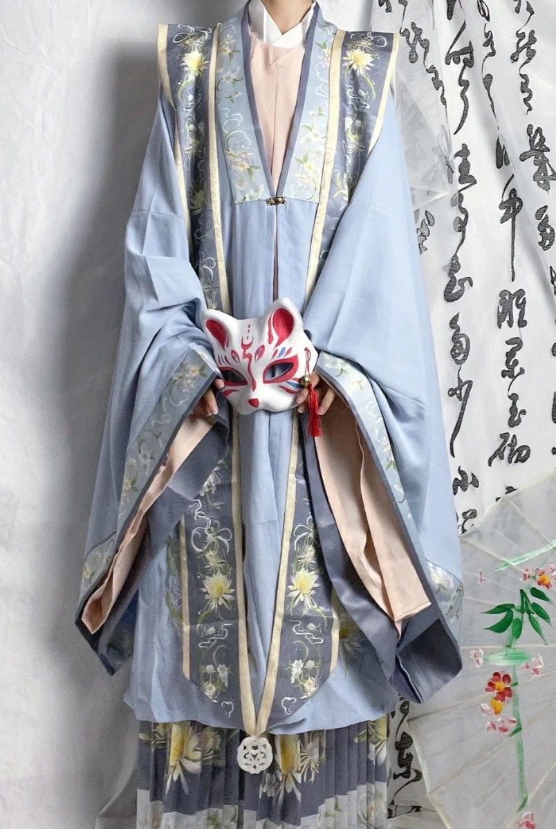 Turn-Year Celebration:The Elegance of Qipao for a One-Year-Old Baby Girl Turn-Year Celebration:The Elegance of Qipao for a One-Year-Old Baby Girl