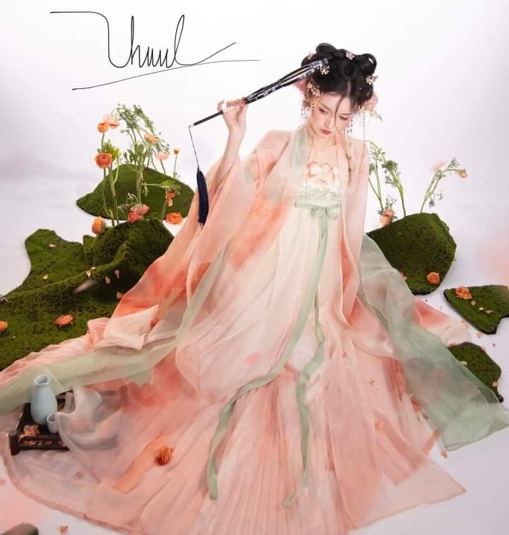 Embracing the New Neo-Chinese Cheongsam:A Journey into the World of Qipao Hair Accessories Embracing the New Neo-Chinese Cheongsam:A Journey into the World of Qipao Hair Accessories