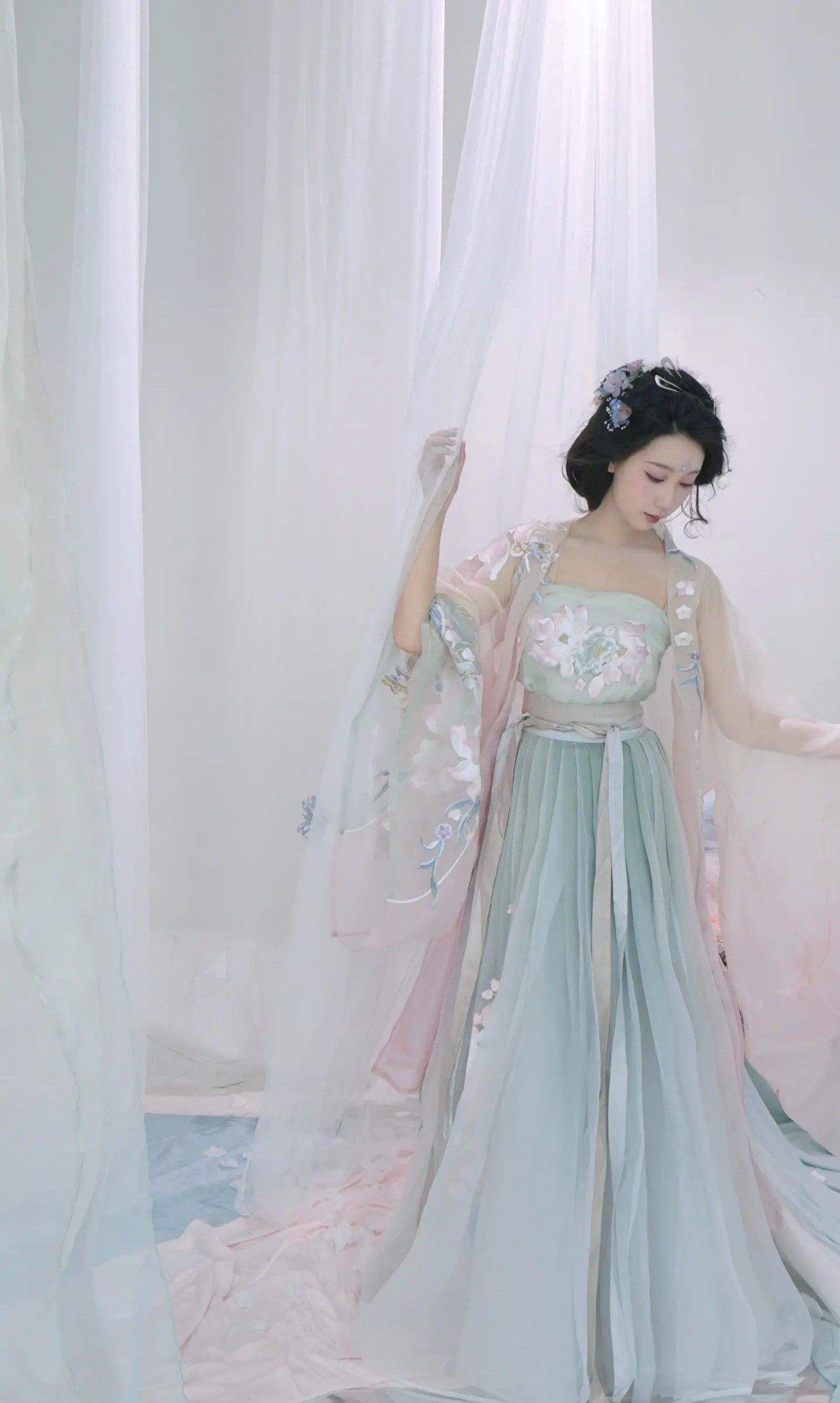 The World of Ancient Chinese Brothel:Exploring the Cultural Significance of Hanfu Costumes The World of Ancient Chinese Brothel:Exploring the Cultural Significance of Hanfu Costumes
