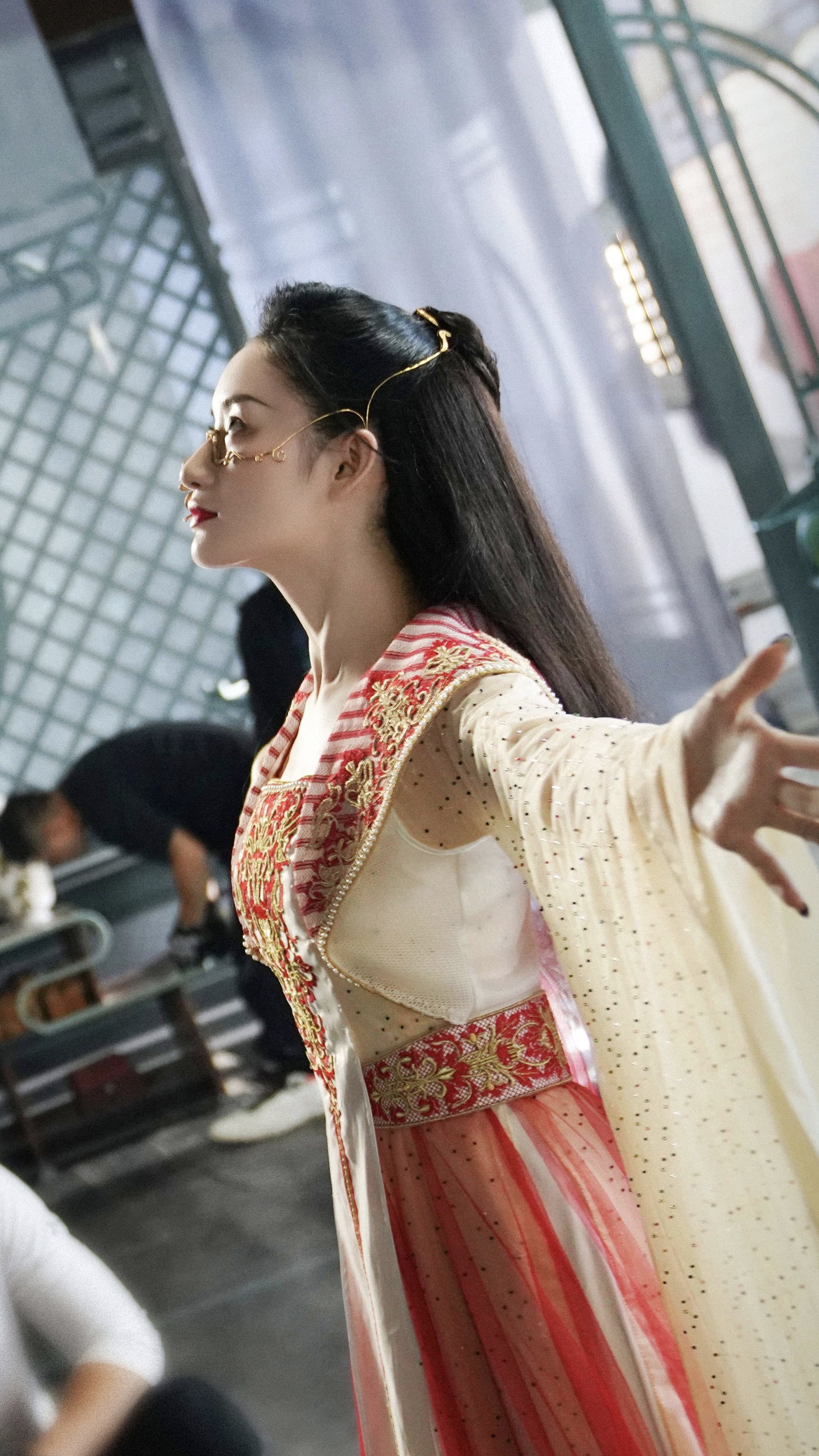 The Splendor of Su Daji in Traditional Hanfu Fashion The Splendor of Su Daji in Traditional Hanfu Fashion