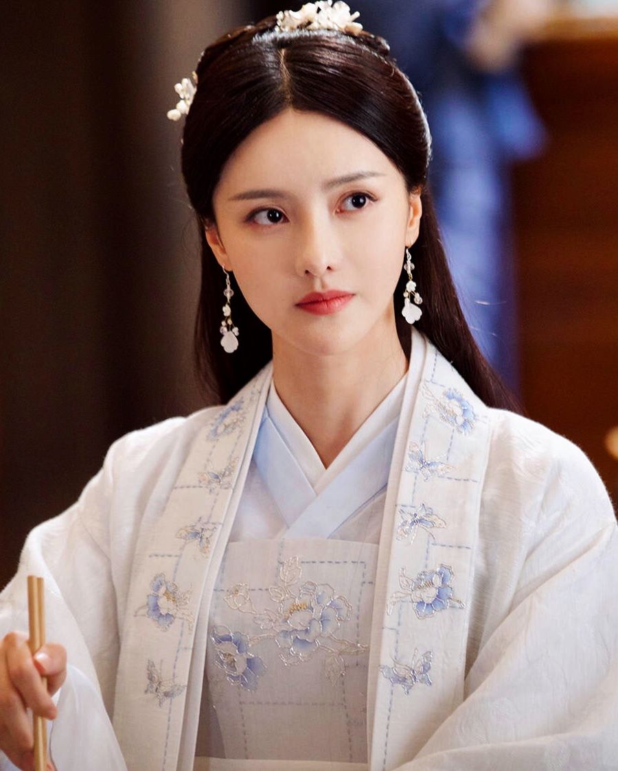 Ten-Mile Fragrance Original Hanfu Shop II:The Journey into Traditional Elegance Ten-Mile Fragrance Original Hanfu Shop II:The Journey into Traditional Elegance