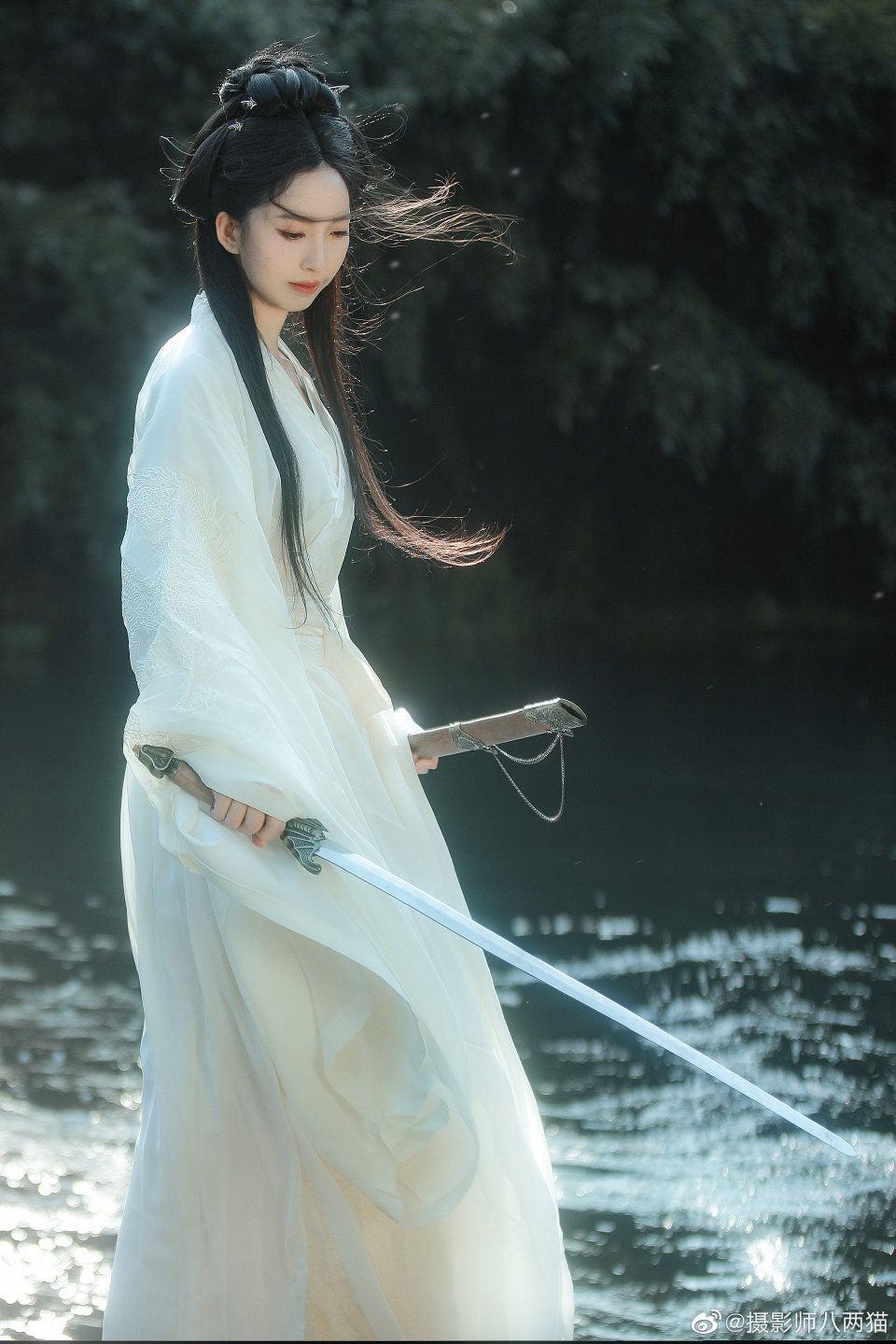 Beauty in Traditional Chinese Clothing:The Revival of Hanfu Fashion Beauty in Traditional Chinese Clothing:The Revival of Hanfu Fashion