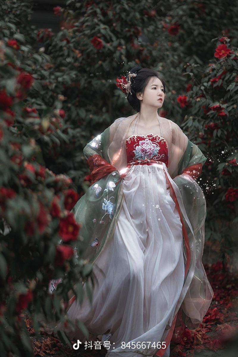 Summer Fashion for Young Girls:The Rise of Hanfu Traditional Chinese Dress Summer Fashion for Young Girls:The Rise of Hanfu Traditional Chinese Dress