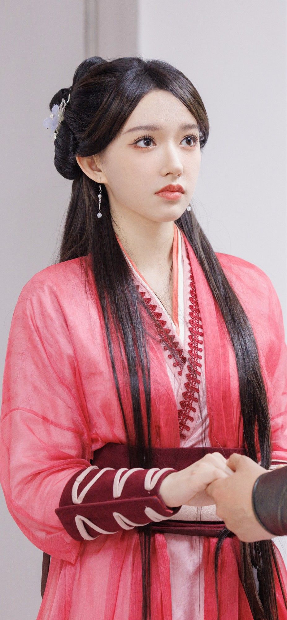 Exploring the Elegance of Ming-Style Hanfu Hair Ornaments:The Rear-Facing压住的设计 Exploring the Elegance of Ming-Style Hanfu Hair Ornaments:The Rear-Facing压住的设计