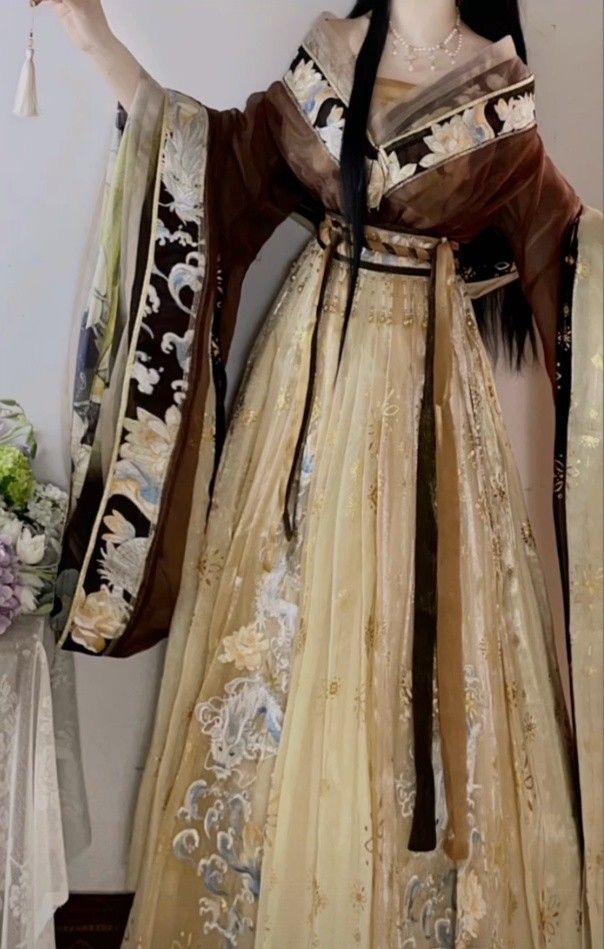 Ethereal Elegance:The Charm of Yinu with a Black Horseface Skirt Ethereal Elegance:The Charm of Yinu with a Black Horseface Skirt