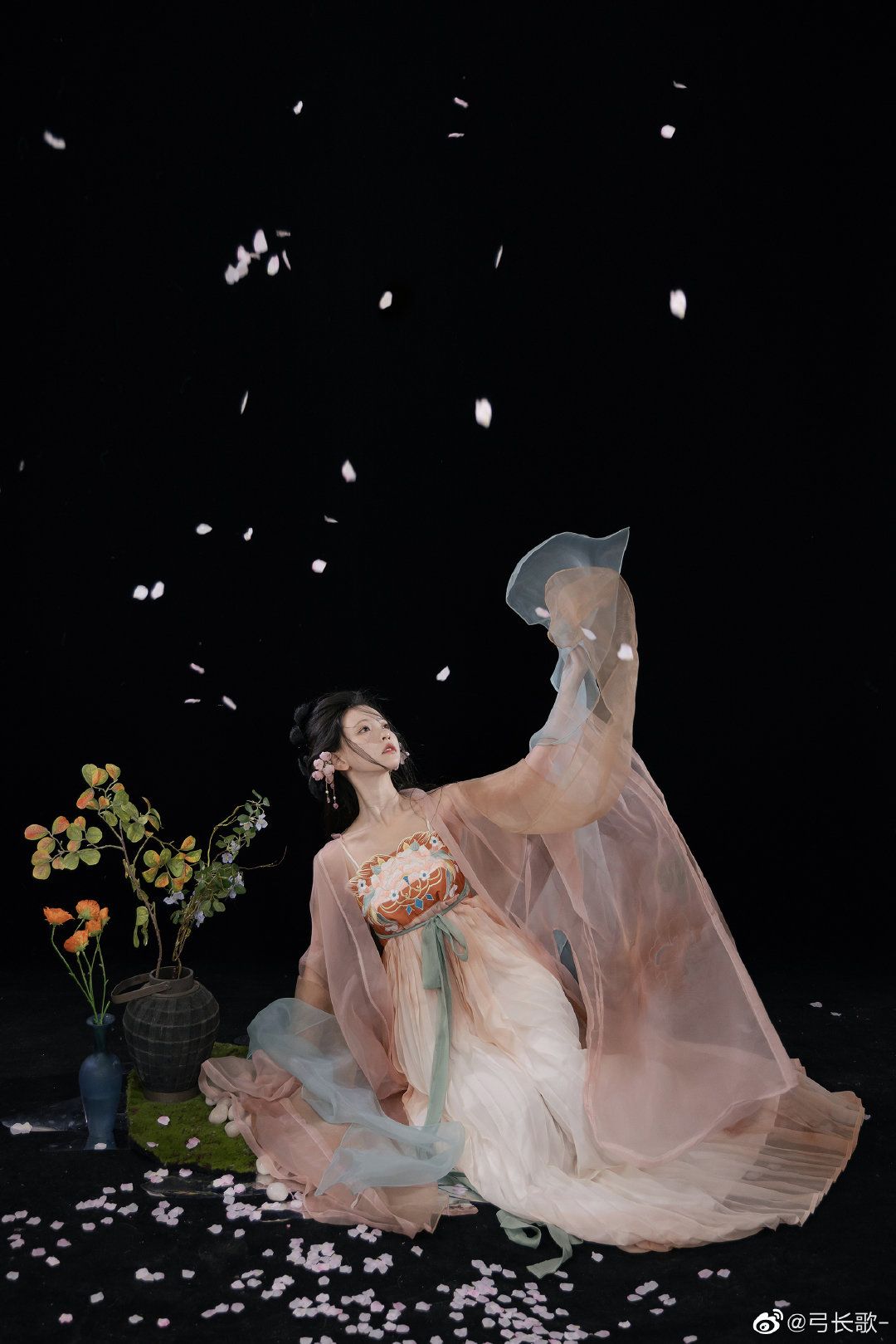 Lanruo Court:Authentic Hanfu Fashion with a Supernatural Charm Lanruo Court:Authentic Hanfu Fashion with a Supernatural Charm