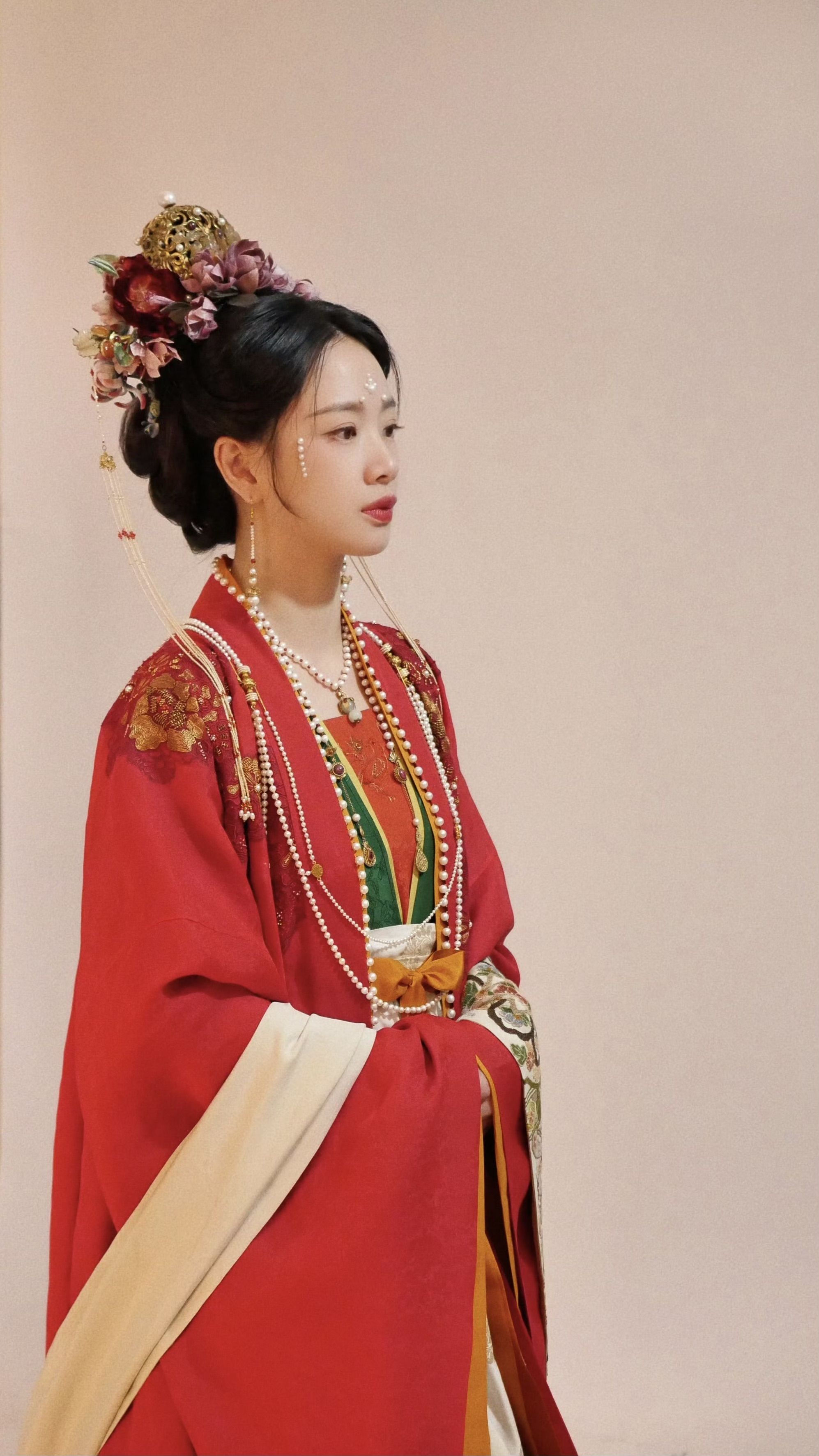 The Charm of Traditional Cheongsam with Reverse-Style Large Sleeves The Charm of Traditional Cheongsam with Reverse-Style Large Sleeves