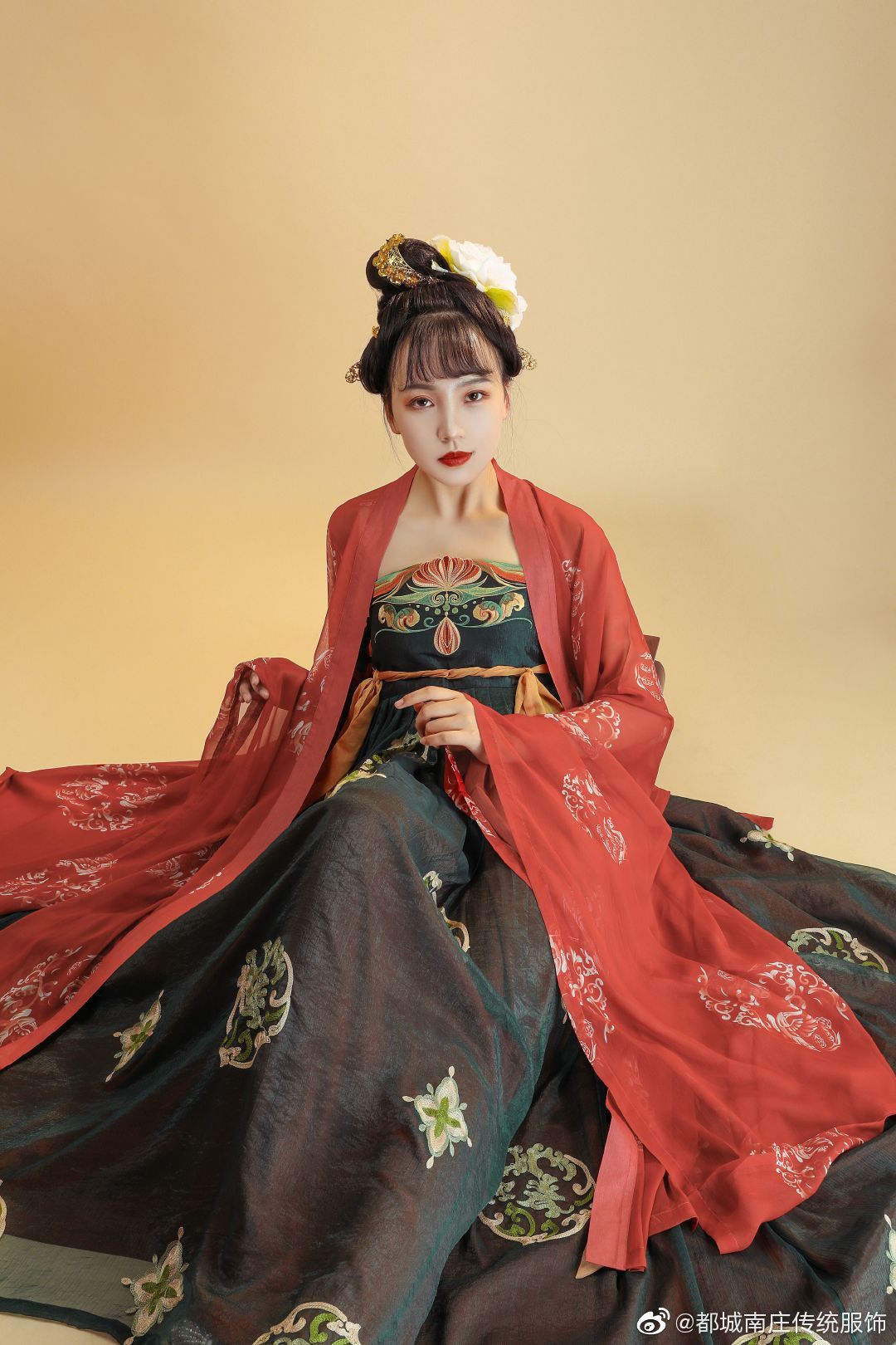Pencil-Cut Cheongsam for Autumn Winter:A Blend of Elegance and Comfort Pencil-Cut Cheongsam for Autumn Winter:A Blend of Elegance and Comfort