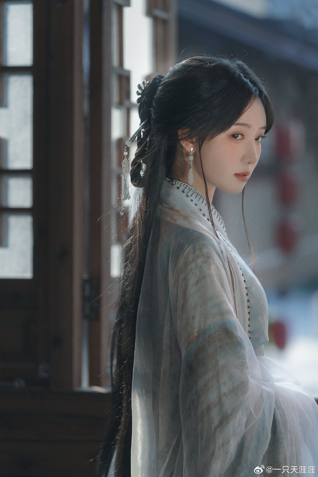 Elegant Lady Tangsuits in Spring and Summer:A Blend of Traditional and Modern Fashion Elegant Lady Tangsuits in Spring and Summer:A Blend of Traditional and Modern Fashion