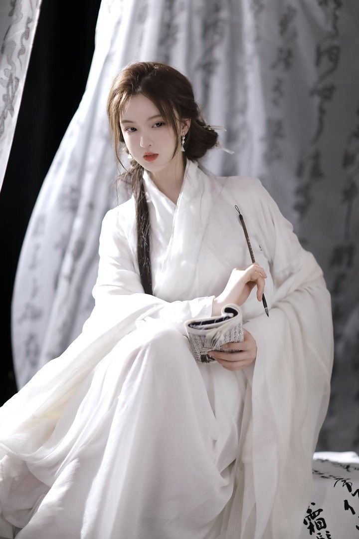 The Cheongsam Sisters:Embracing Tradition and Friendship The Cheongsam Sisters:Embracing Tradition and Friendship