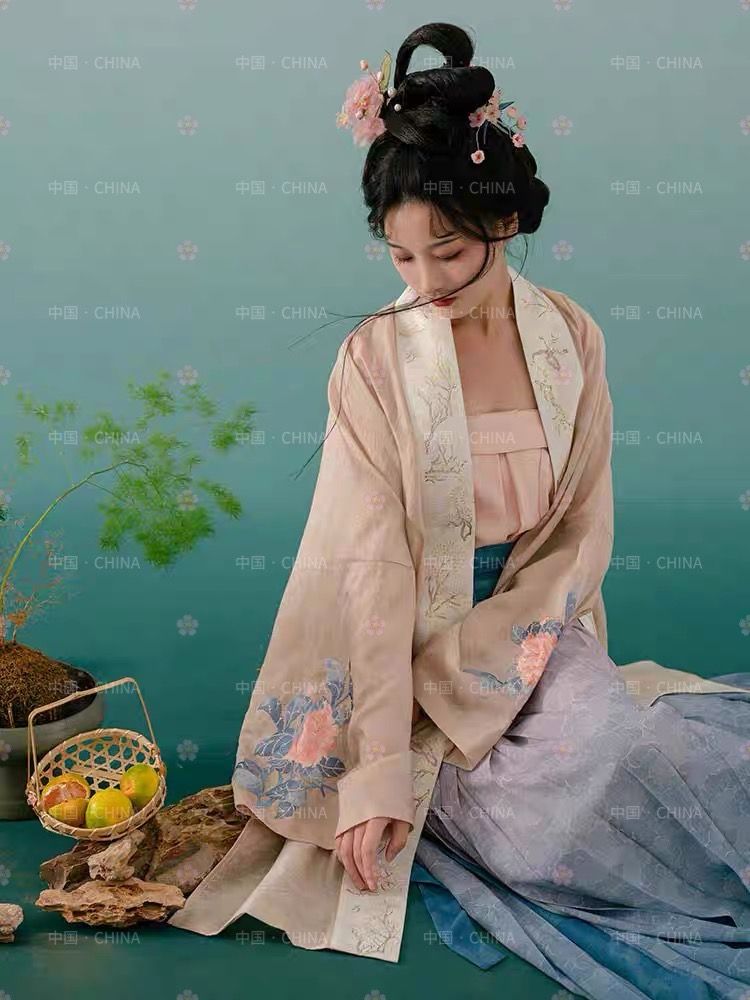 Slimming Elegance of Traditional Chinese Hanfu Womens Qiyao Style Slimming Elegance of Traditional Chinese Hanfu Womens Qiyao Style