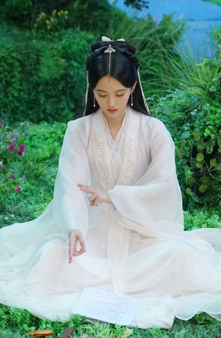 The Resurgence of Hanfu:A Closer Look at the Cultural Significance of Bai Cai Hanfu Fashion The Resurgence of Hanfu:A Closer Look at the Cultural Significance of Bai Cai Hanfu Fashion