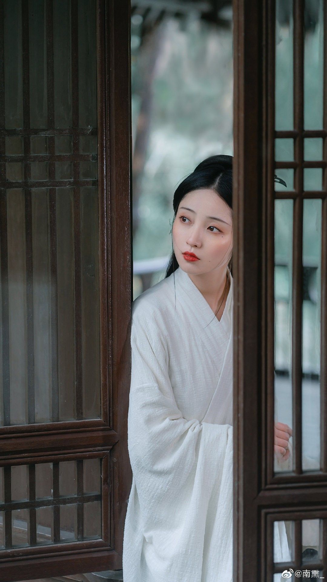 Red Cheongsam with Short Arms:A Closer Look at Its Elegance and Cultural Significance Red Cheongsam with Short Arms:A Closer Look at Its Elegance and Cultural Significance