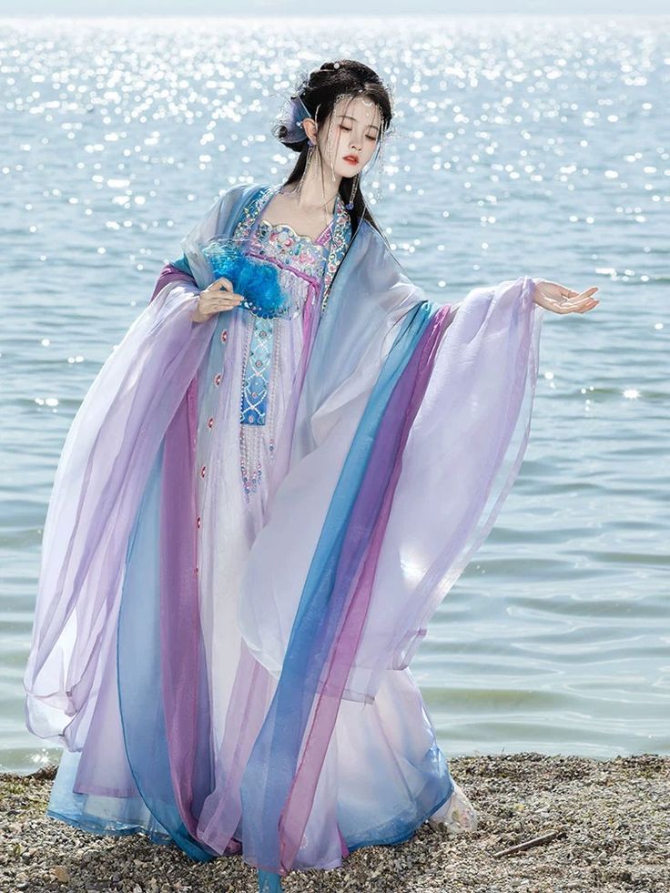 Silk-Covered Cheongsam:Embracing Traditional Elegance with a Modern Touch Silk-Covered Cheongsam:Embracing Traditional Elegance with a Modern Touch