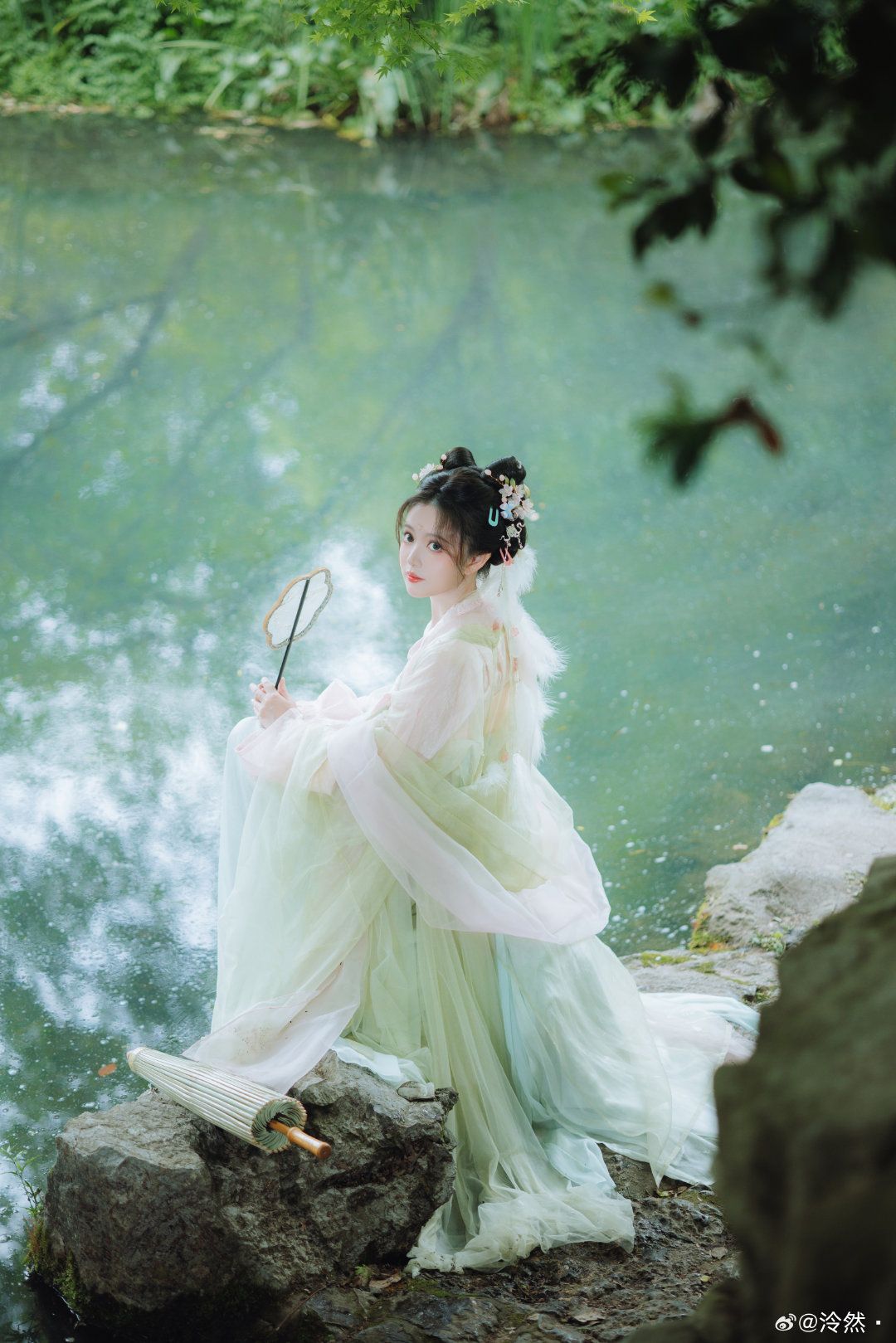 The Rise of Cheongsam:Traditional Performing Arts Attire in the Republic of China The Rise of Cheongsam:Traditional Performing Arts Attire in the Republic of China
