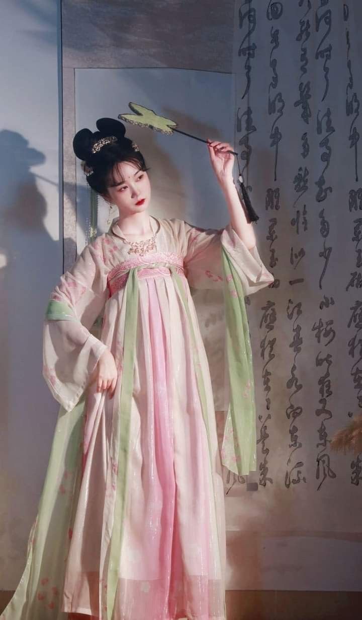 Gusu Districts Qianzi Clothing Merchandising:The Cheongsam as a Cultural Icon Gusu Districts Qianzi Clothing Merchandising:The Cheongsam as a Cultural Icon