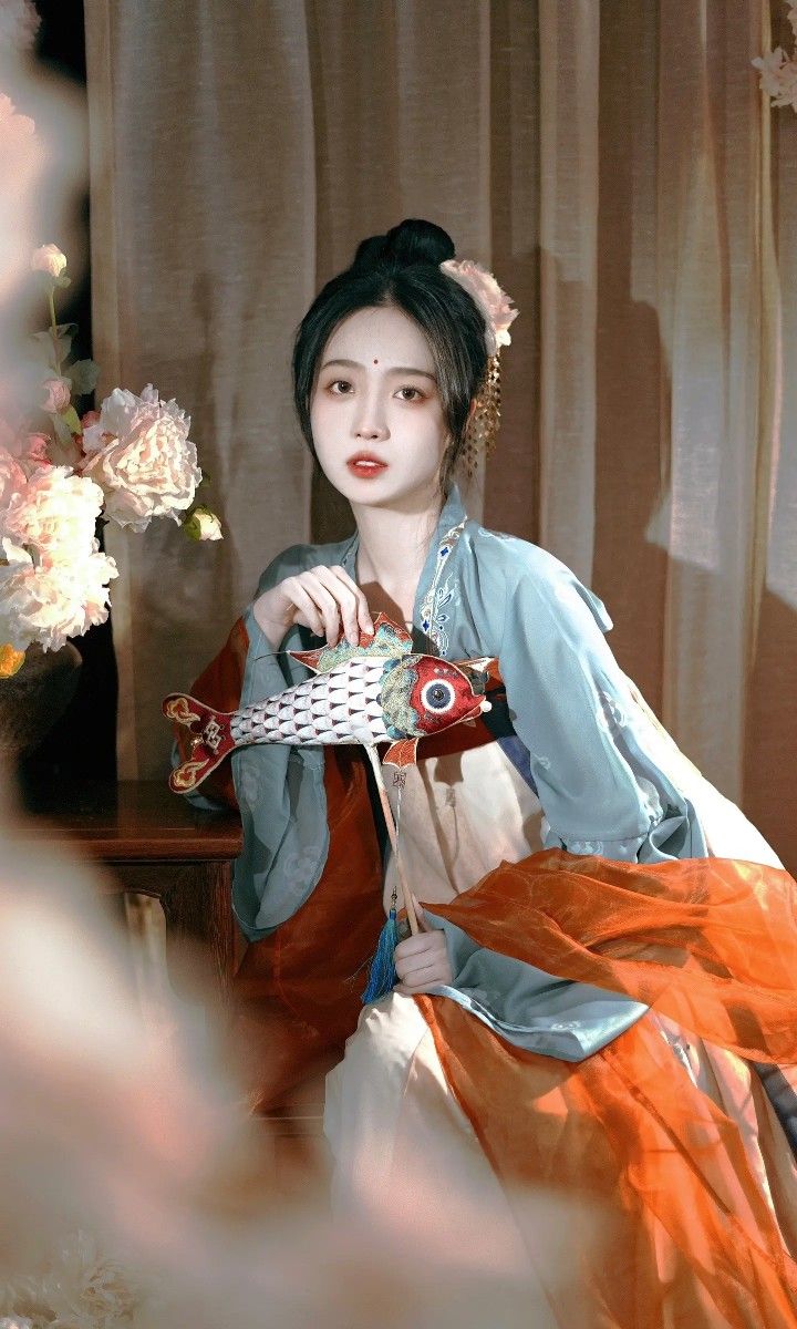 The Unusual Charm of Kuqi Bear in Traditional Hanfu Attire The Unusual Charm of Kuqi Bear in Traditional Hanfu Attire