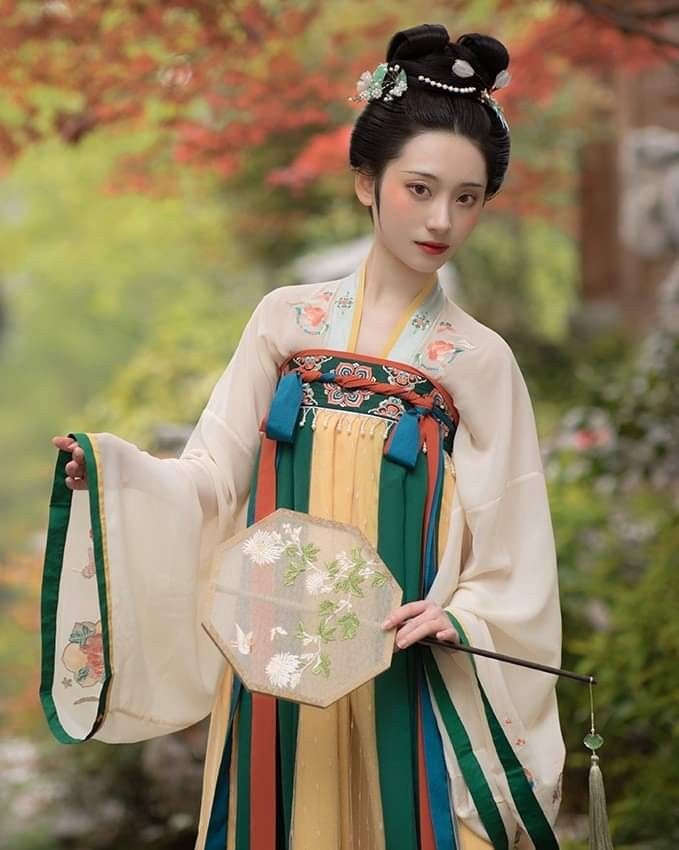 Vintage Cheongsam as a Toast-Worthy Ceremonial Robe:A Blend of Tradition and Modernity Vintage Cheongsam as a Toast-Worthy Ceremonial Robe:A Blend of Tradition and Modernity