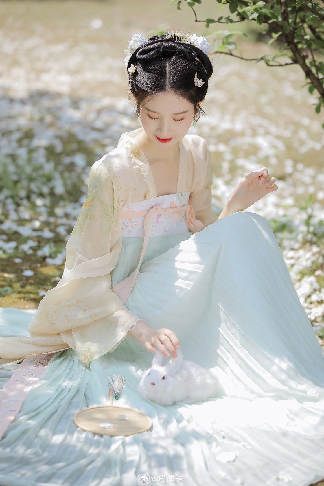 Elevating the Elegance of Traditional Hanfu Shoes with Modern Height Boost Technology Elevating the Elegance of Traditional Hanfu Shoes with Modern Height Boost Technology