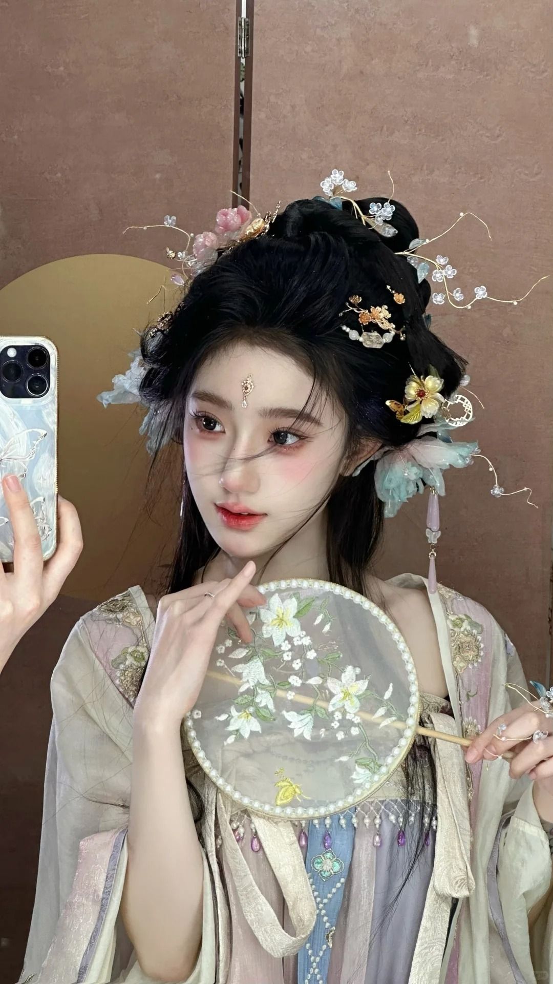 The Splendor of Hanfu:Red彼岸花,a Symbol of Beauty and Tradition The Splendor of Hanfu:Red彼岸花,a Symbol of Beauty and Tradition