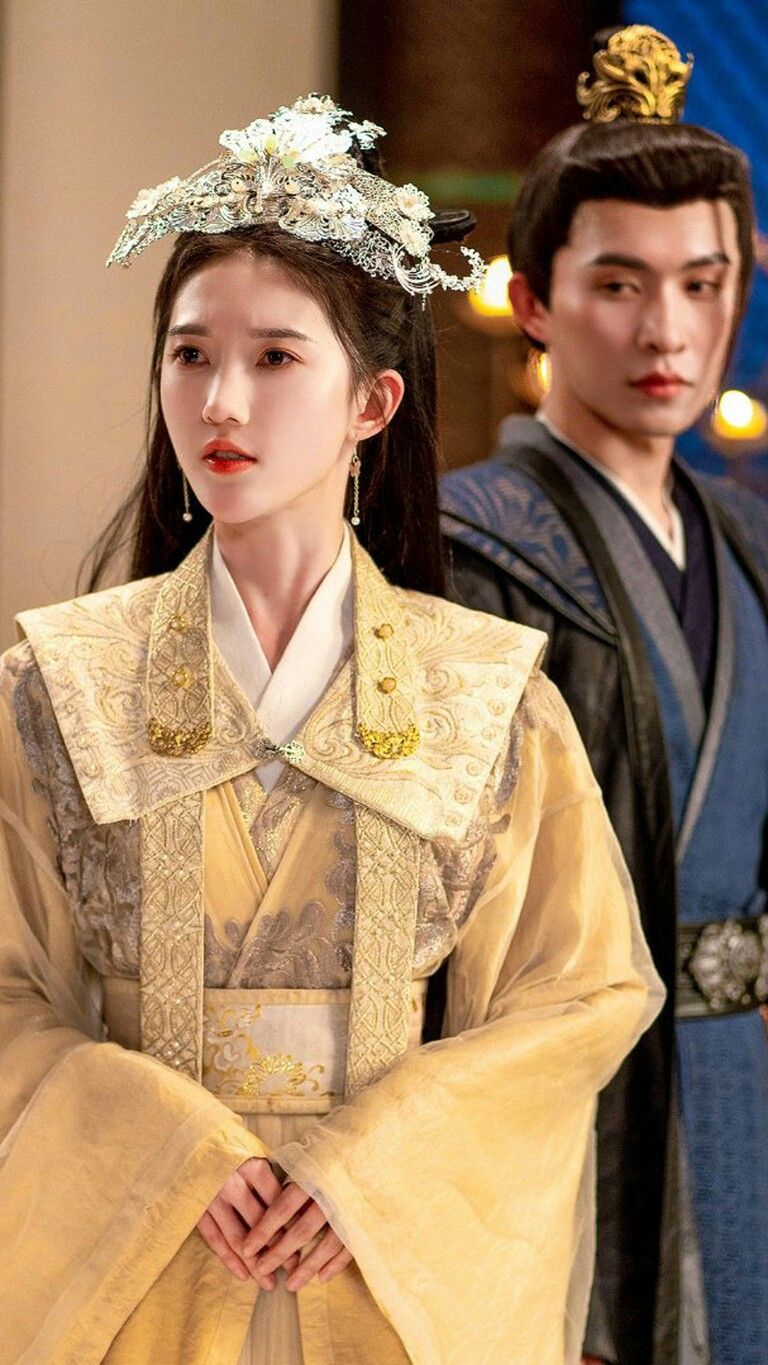 Splendid Beauty of Traditional Chinese Hanfu for Women Splendid Beauty of Traditional Chinese Hanfu for Women