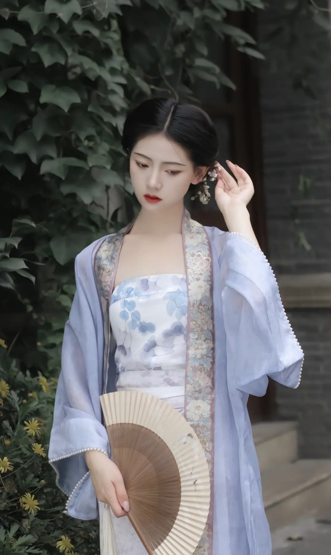 Reimagining the Cheongsam:Innovating the Neckline and Upper Garments of Traditional Qipao Reimagining the Cheongsam:Innovating the Neckline and Upper Garments of Traditional Qipao