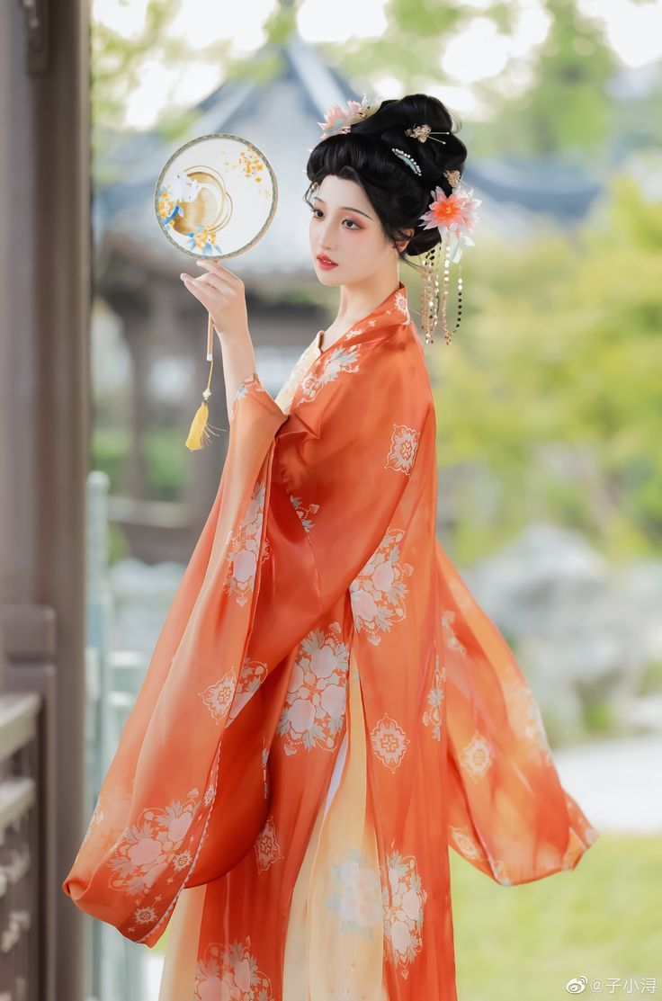 Embracing Summer in a Cheongsam:A Guide to Styling Traditional Chinese Clothing for a Warm Weather Embracing Summer in a Cheongsam:A Guide to Styling Traditional Chinese Clothing for a Warm Weather