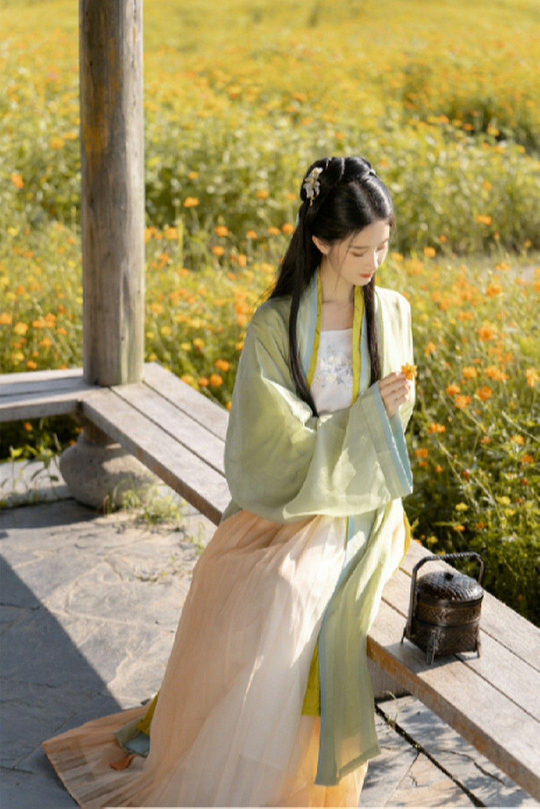 The Summer of Ming-Style Hanfu:The Long-Gown with the Overlapping Fronts The Summer of Ming-Style Hanfu:The Long-Gown with the Overlapping Fronts