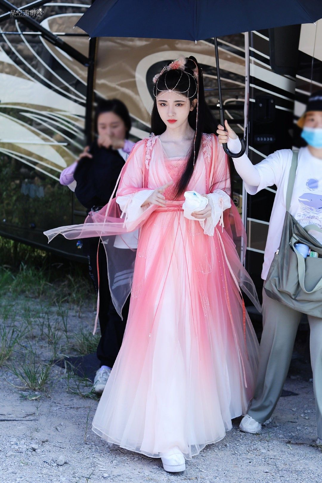The Splendor of Traditional Chinese Clothing:Hanzu Cheong of Hua Ziyi The Splendor of Traditional Chinese Clothing:Hanzu Cheong of Hua Ziyi