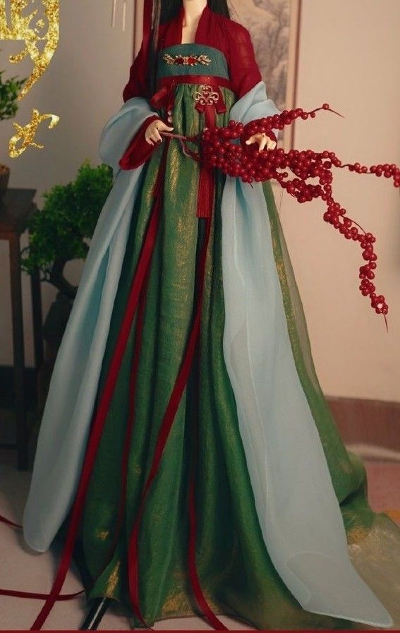 The Elegance of Black Satin Ma-Mi Skirt:A Closer Look into Traditional Chinese Fashion The Elegance of Black Satin Ma-Mi Skirt:A Closer Look into Traditional Chinese Fashion