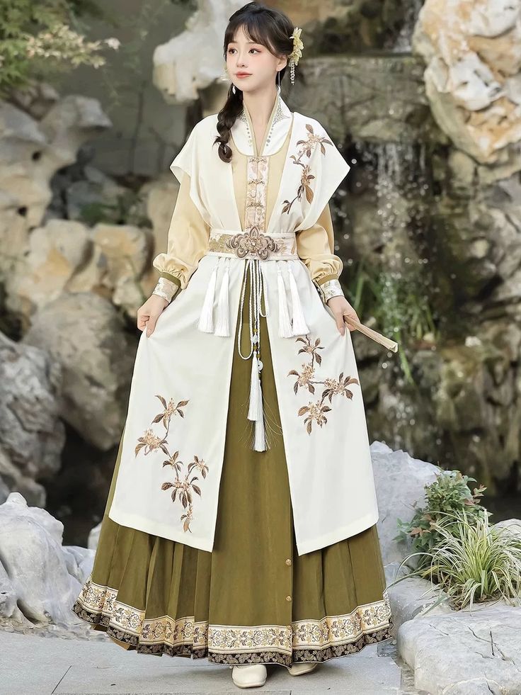 Summer Hanfu Fashion for Young Girls:The Charm of Traditional Elegance at 11 Summer Hanfu Fashion for Young Girls:The Charm of Traditional Elegance at 11