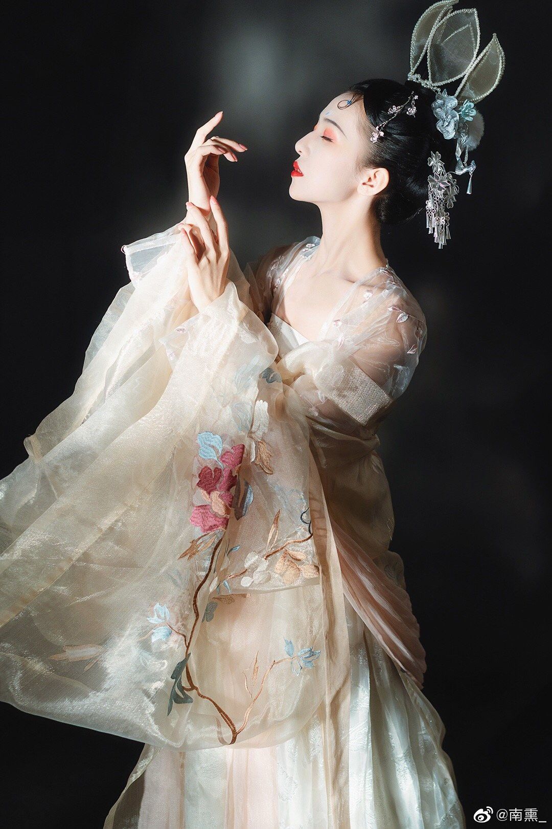 Stellar Galaxy and Hanfu Elegance:The Original Galaxy Song Hanfu Top Stellar Galaxy and Hanfu Elegance:The Original Galaxy Song Hanfu Top